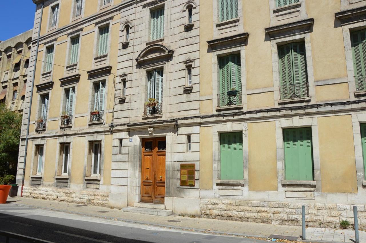 Appartement Intra Muros 8 Personnes Climatise Wifi Stationnement Facile Avignon Exterior photo