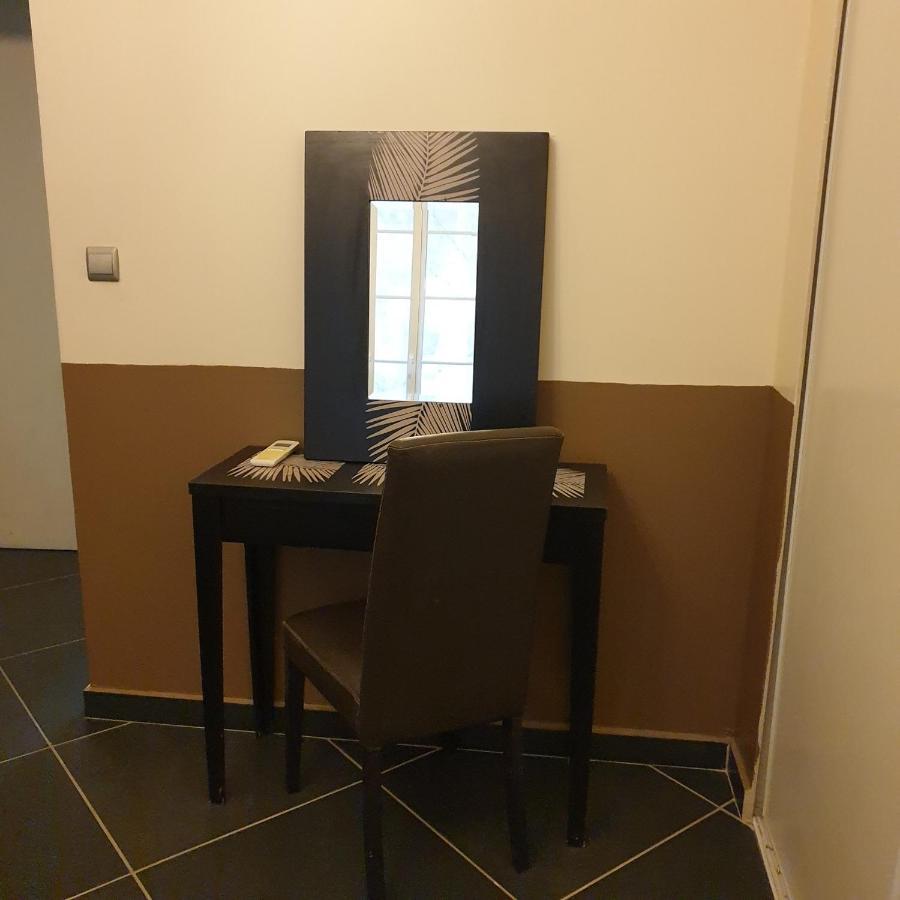 Appartement Intra Muros 8 Personnes Climatise Wifi Stationnement Facile Avignon Exterior photo